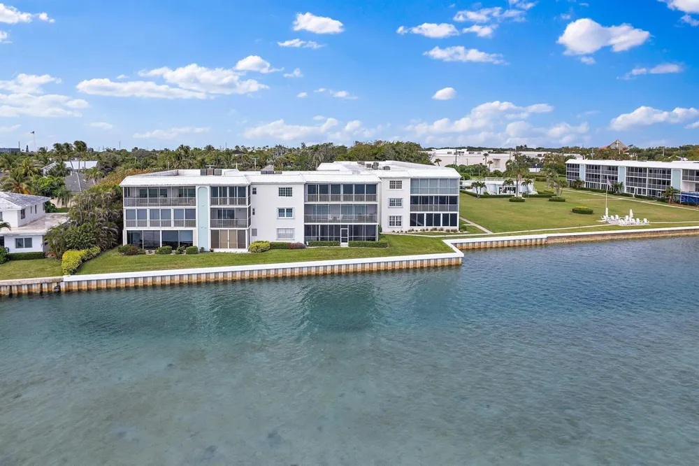 100 Waterway Road #E305 Tequesta, FL 33469