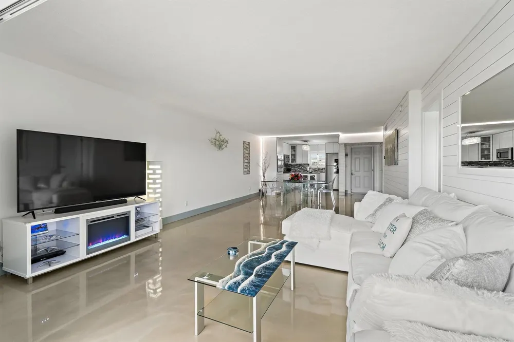 100 Waterway Road #E305 Tequesta, FL 33469