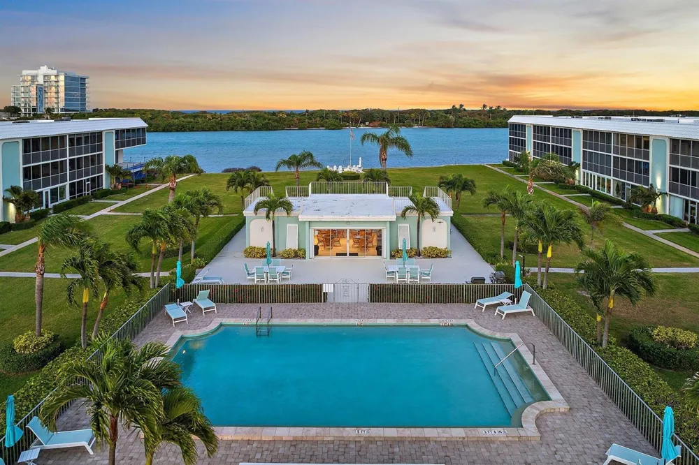 100 Waterway Road #E305 Tequesta, FL 33469