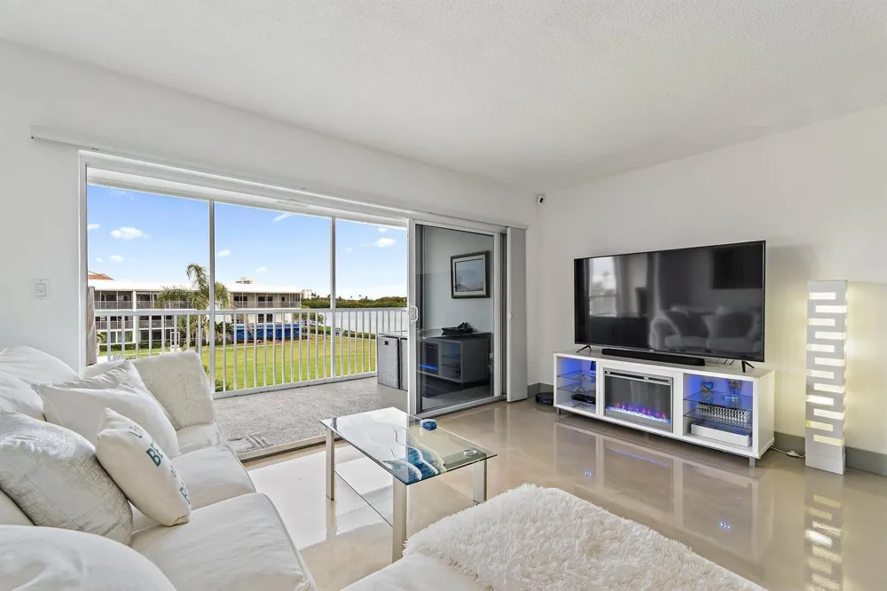 100 Waterway Road #E305 Tequesta, FL 33469