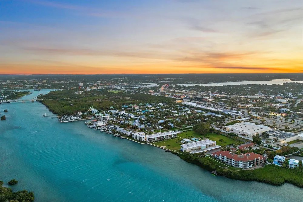 100 Waterway Road #E305 Tequesta, FL 33469
