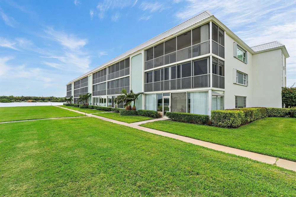 100 Waterway Road #E305 Tequesta, FL 33469