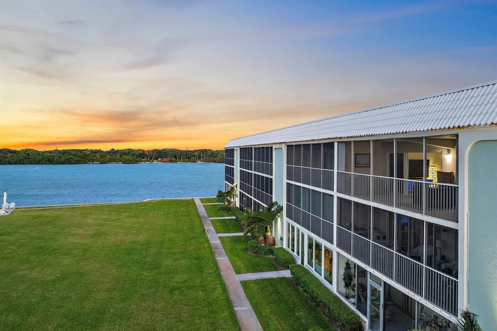 100 Waterway Road #E305 Tequesta, FL 33469