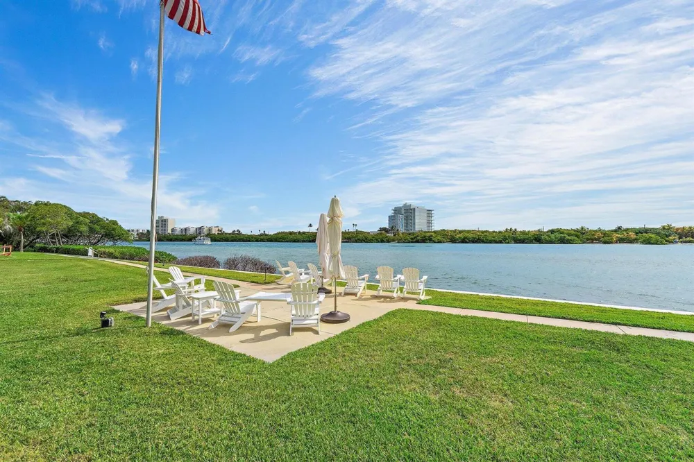 100 Waterway Road #E305 Tequesta, FL 33469