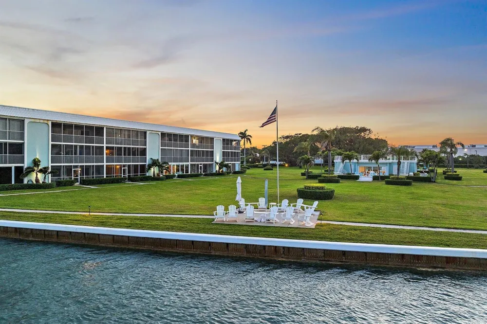 100 Waterway Road #E305 Tequesta, FL 33469