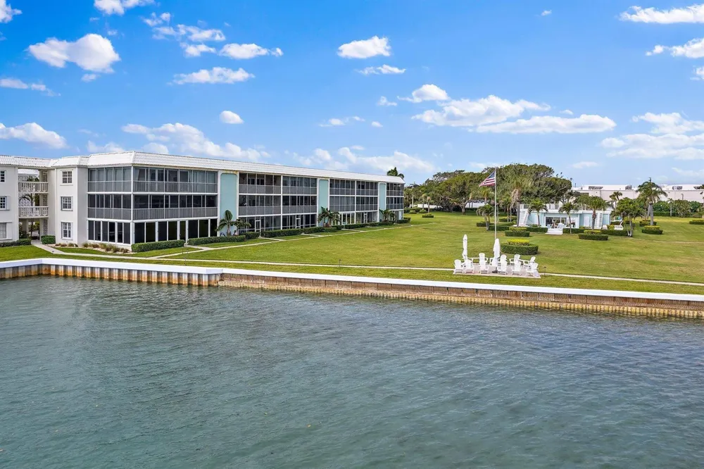 100 Waterway Road #E305 Tequesta, FL 33469