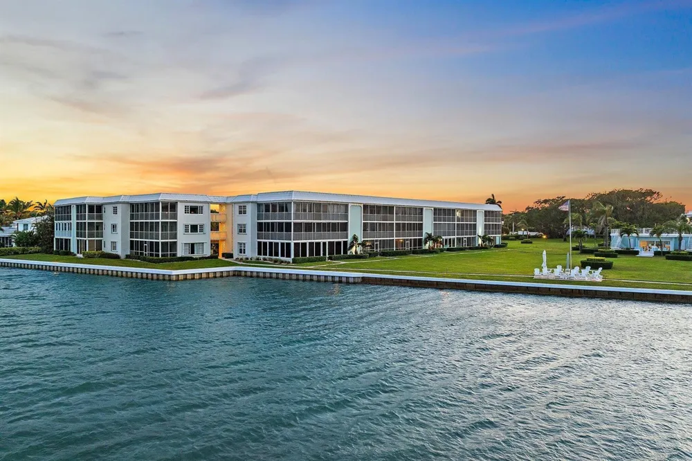 100 Waterway Road #E305 Tequesta, FL 33469