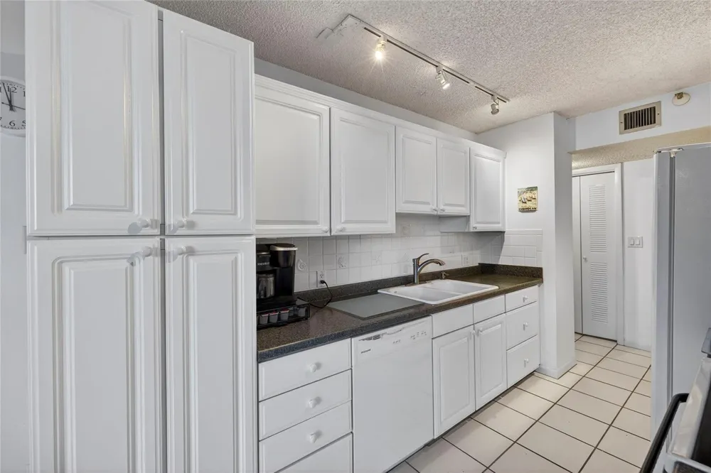 1500 Ocean Boulevard #203 Pompano Beach, FL 33062