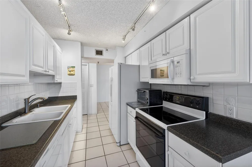 1500 Ocean Boulevard #203 Pompano Beach, FL 33062