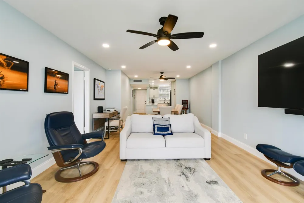 100 Paradise Harbour Boulevard #211 North Palm Beach, FL 33408