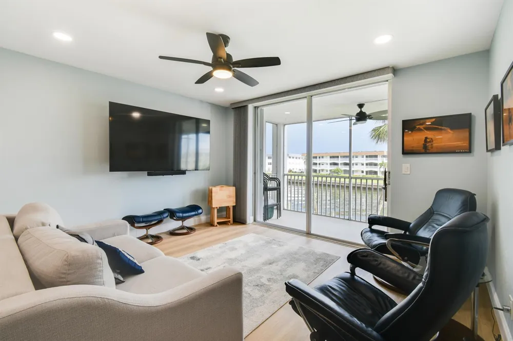 100 Paradise Harbour Boulevard #211 North Palm Beach, FL 33408