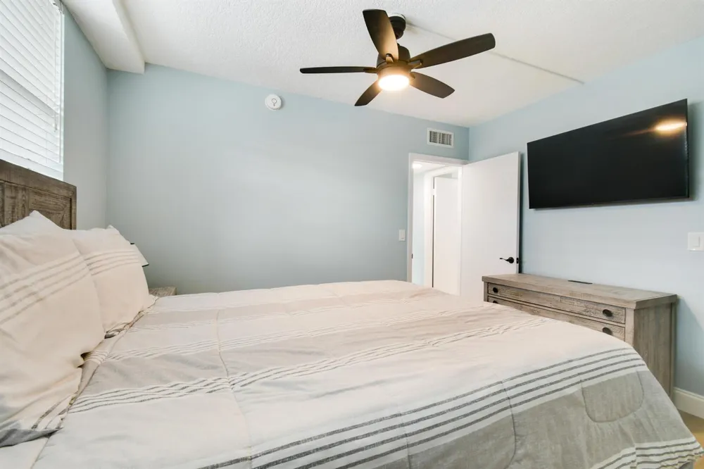 100 Paradise Harbour Boulevard #211 North Palm Beach, FL 33408