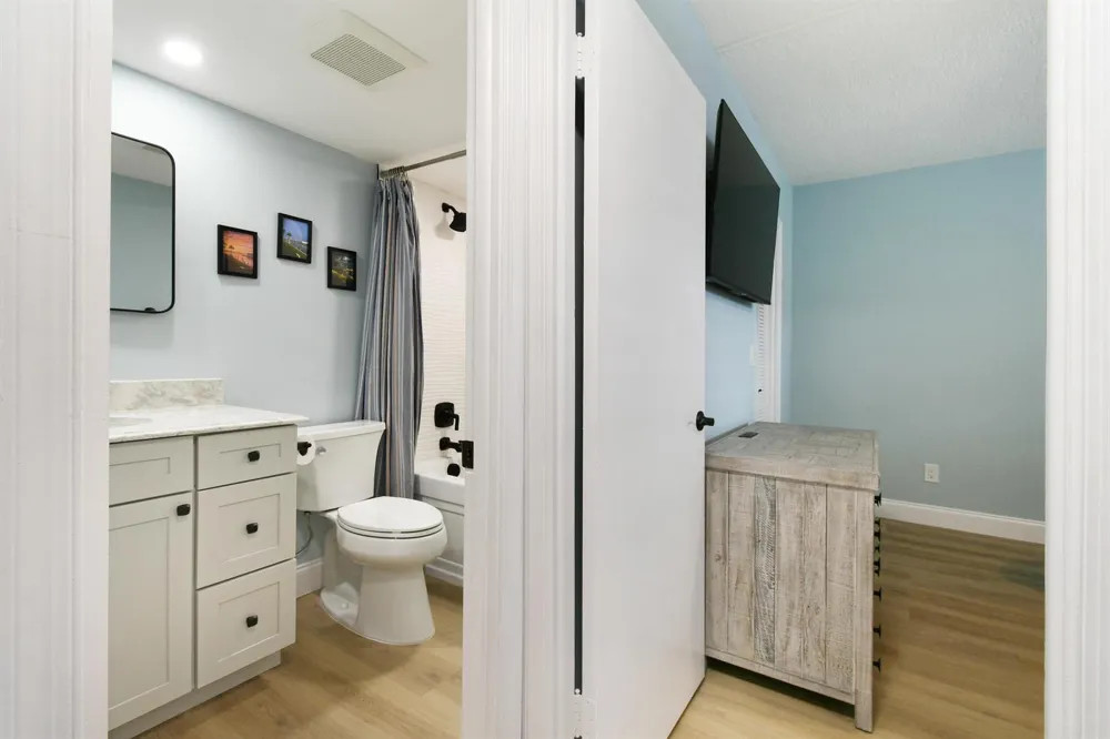 100 Paradise Harbour Boulevard #211 North Palm Beach, FL 33408