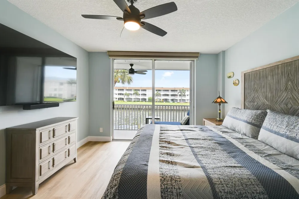 100 Paradise Harbour Boulevard #211 North Palm Beach, FL 33408