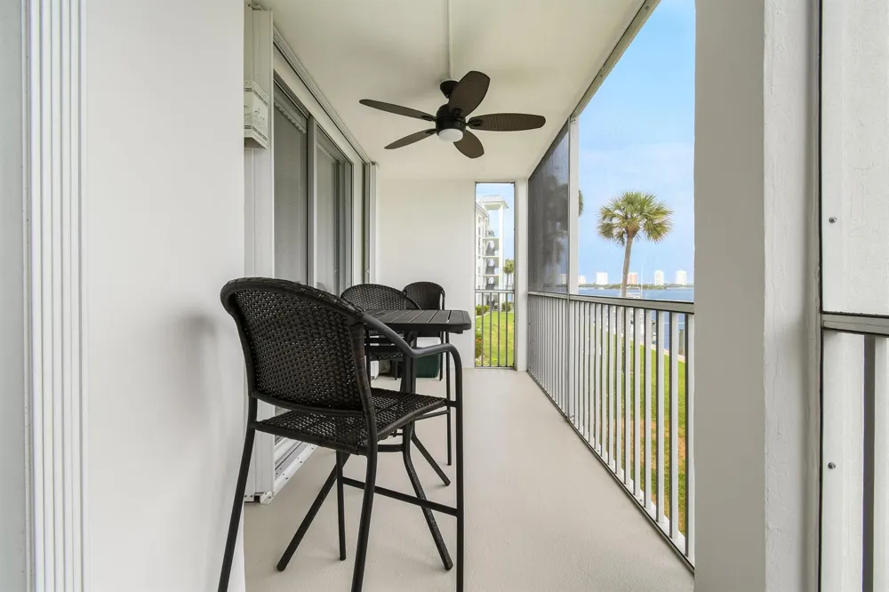 100 Paradise Harbour Boulevard #211 North Palm Beach, FL 33408