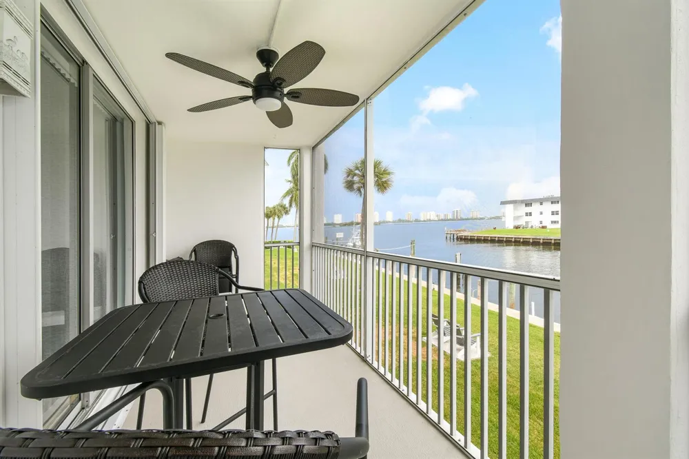 100 Paradise Harbour Boulevard #211 North Palm Beach, FL 33408