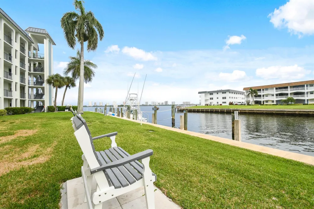 100 Paradise Harbour Boulevard #211 North Palm Beach, FL 33408