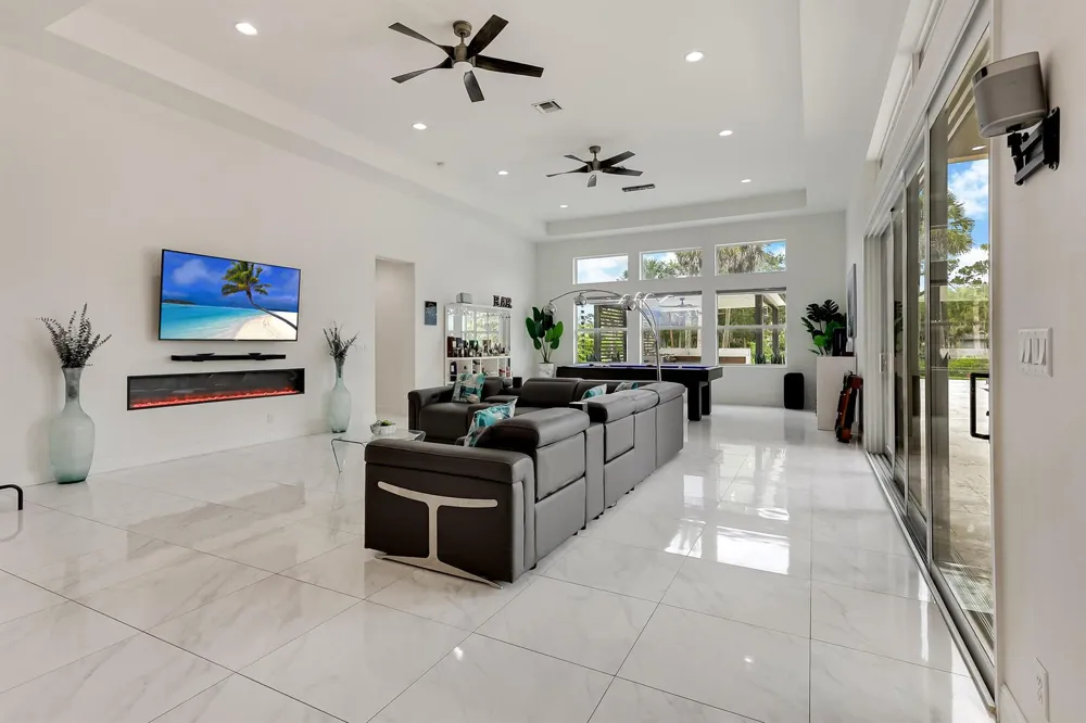 142 Brynhurst Court West Palm Beach, FL 33413