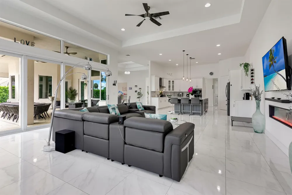 142 Brynhurst Court West Palm Beach, FL 33413