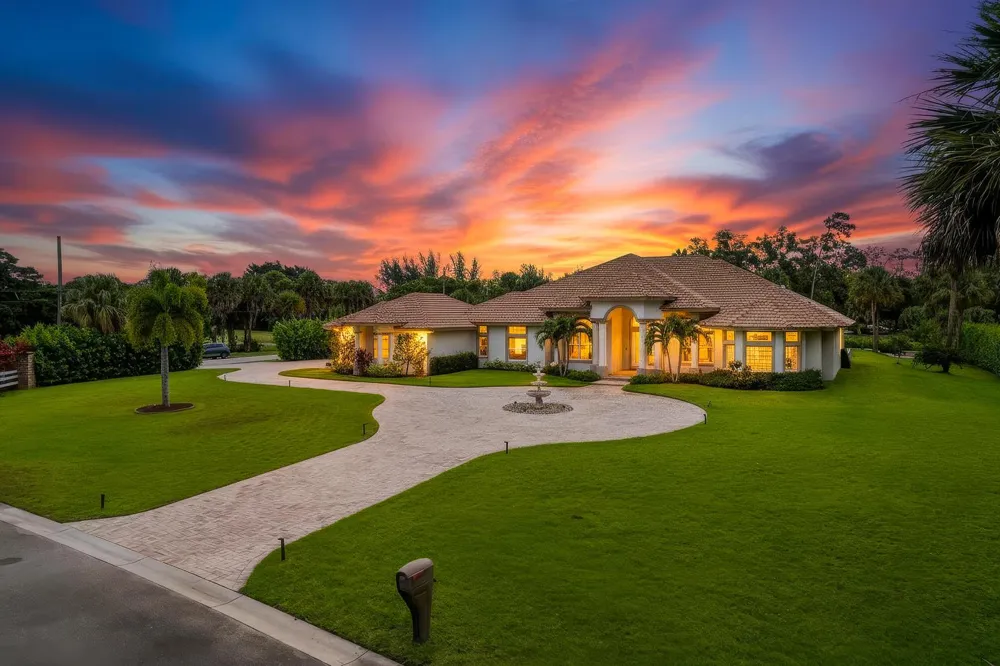 142 Brynhurst Court West Palm Beach, FL 33413