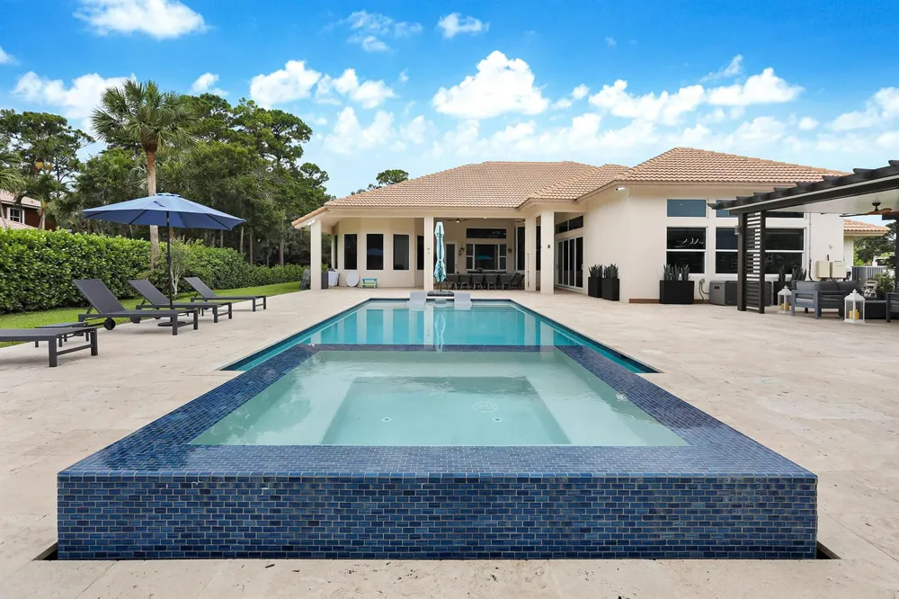 142 Brynhurst Court West Palm Beach, FL 33413