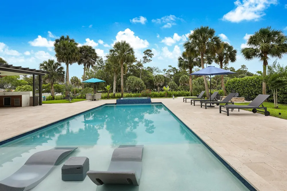 142 Brynhurst Court West Palm Beach, FL 33413