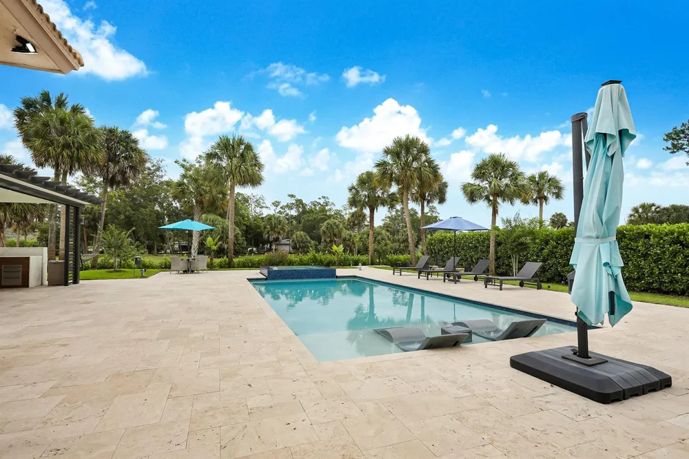 142 Brynhurst Court West Palm Beach, FL 33413