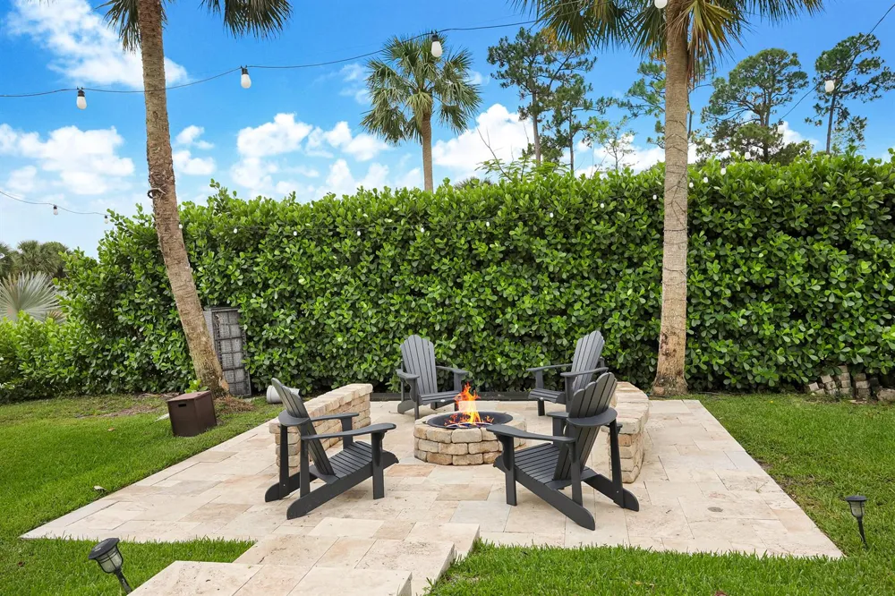 142 Brynhurst Court West Palm Beach, FL 33413