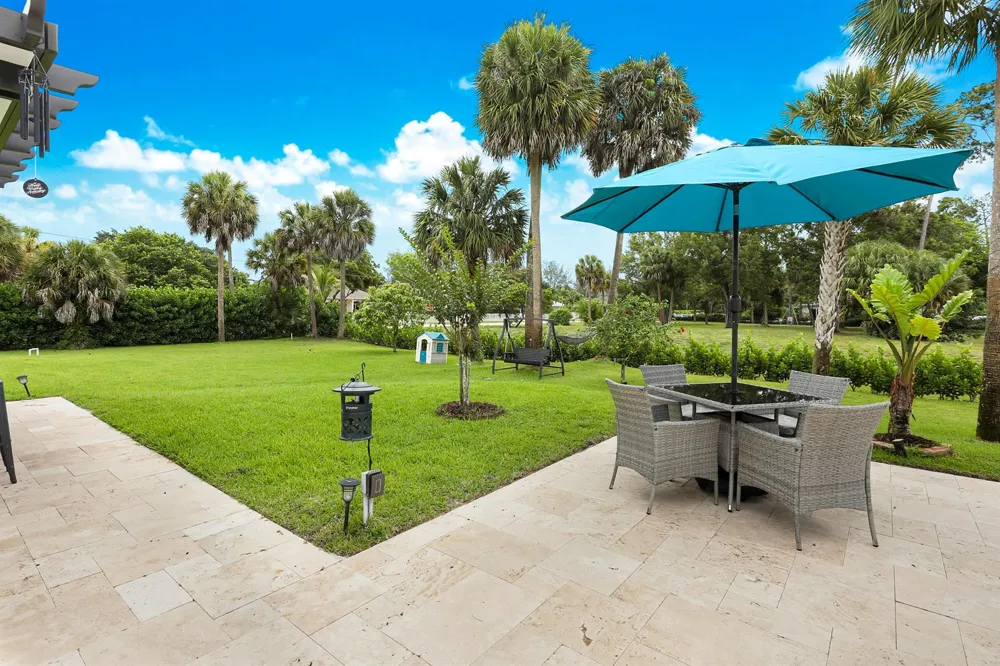 142 Brynhurst Court West Palm Beach, FL 33413
