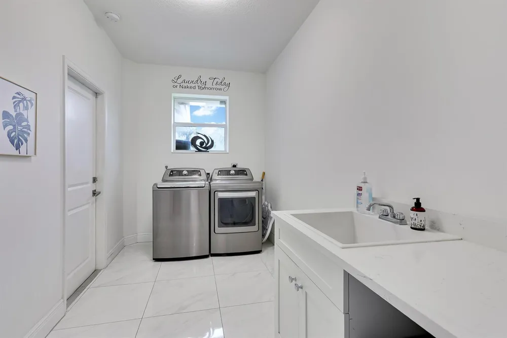 142 Brynhurst Court West Palm Beach, FL 33413