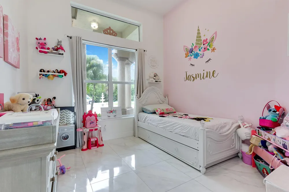 142 Brynhurst Court West Palm Beach, FL 33413
