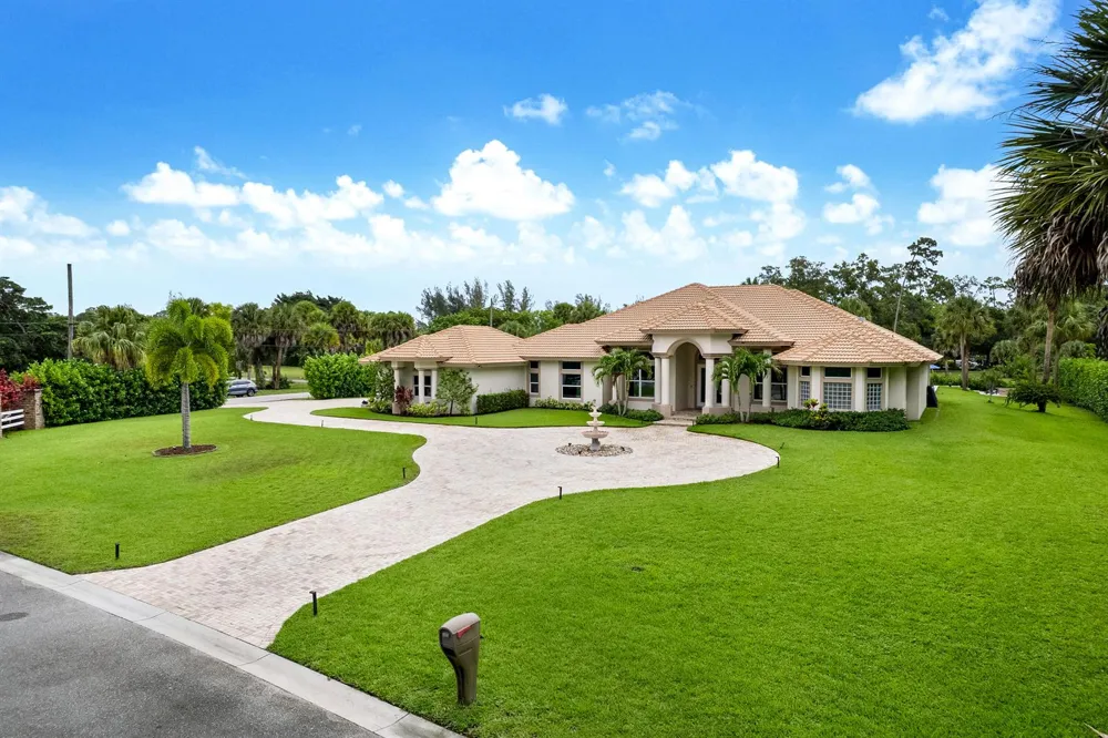 142 Brynhurst Court West Palm Beach, FL 33413