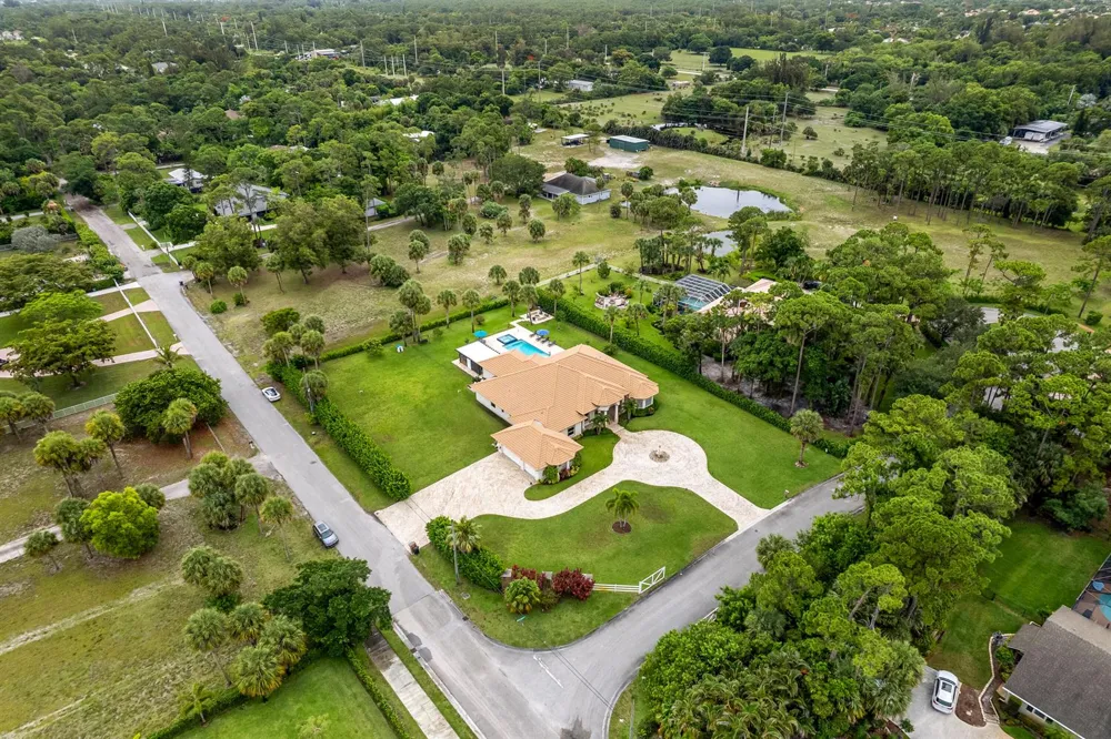 142 Brynhurst Court West Palm Beach, FL 33413