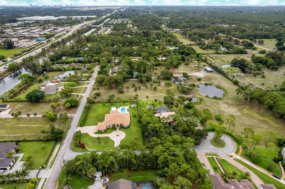142 Brynhurst Court West Palm Beach, FL 33413