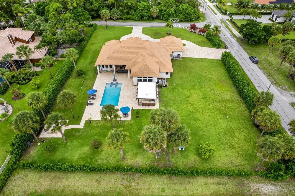 142 Brynhurst Court West Palm Beach, FL 33413