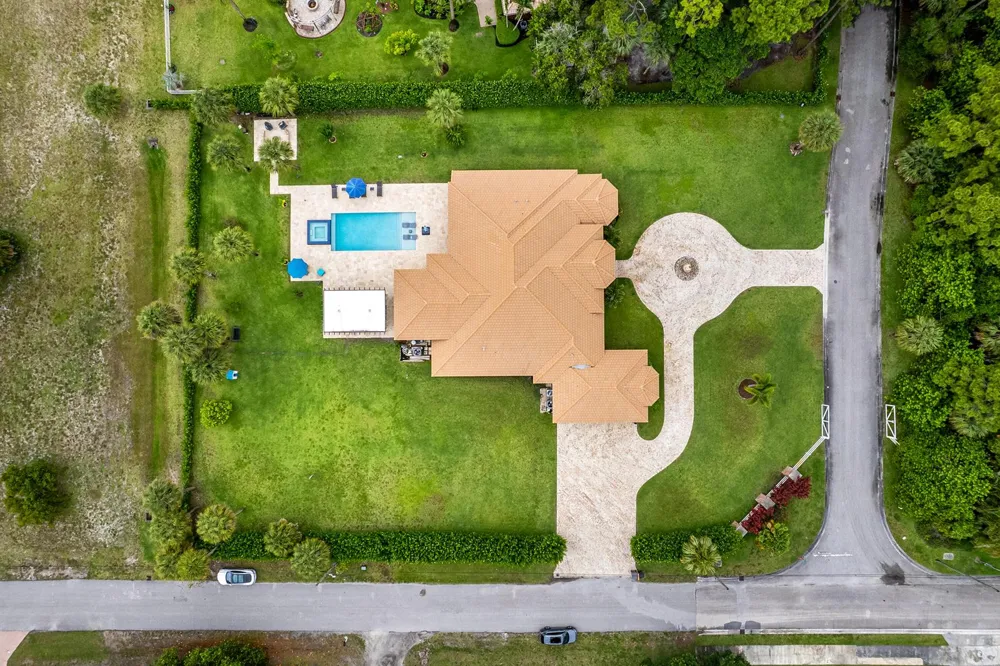 142 Brynhurst Court West Palm Beach, FL 33413