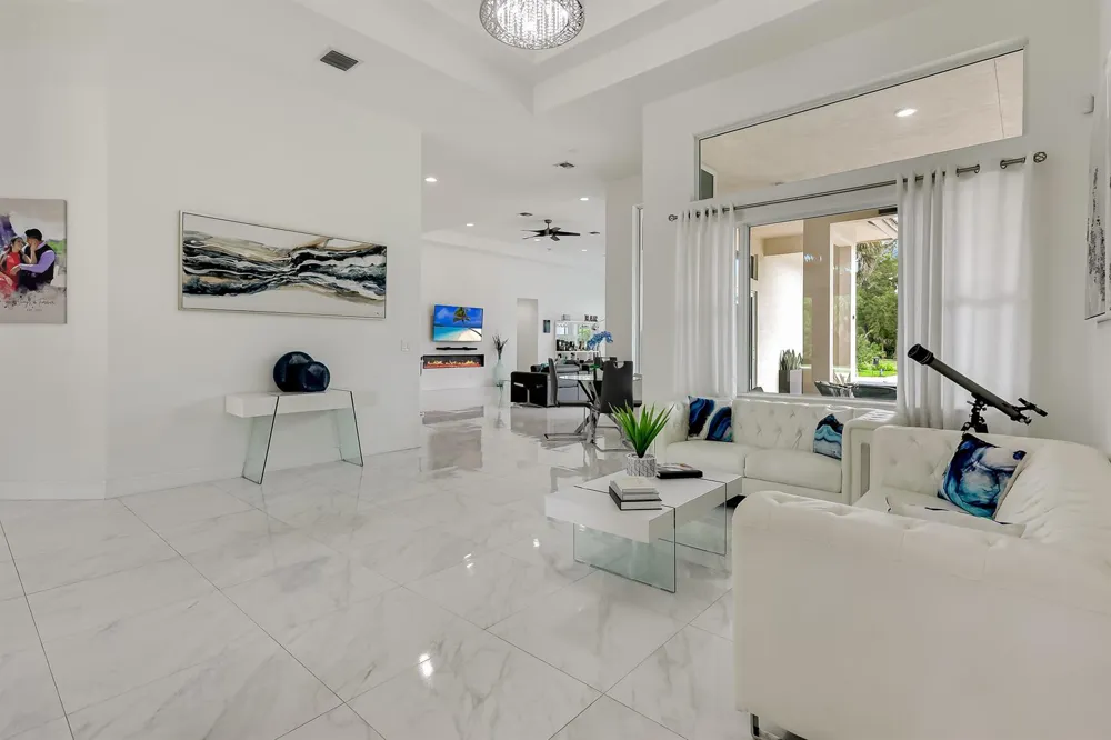 142 Brynhurst Court West Palm Beach, FL 33413