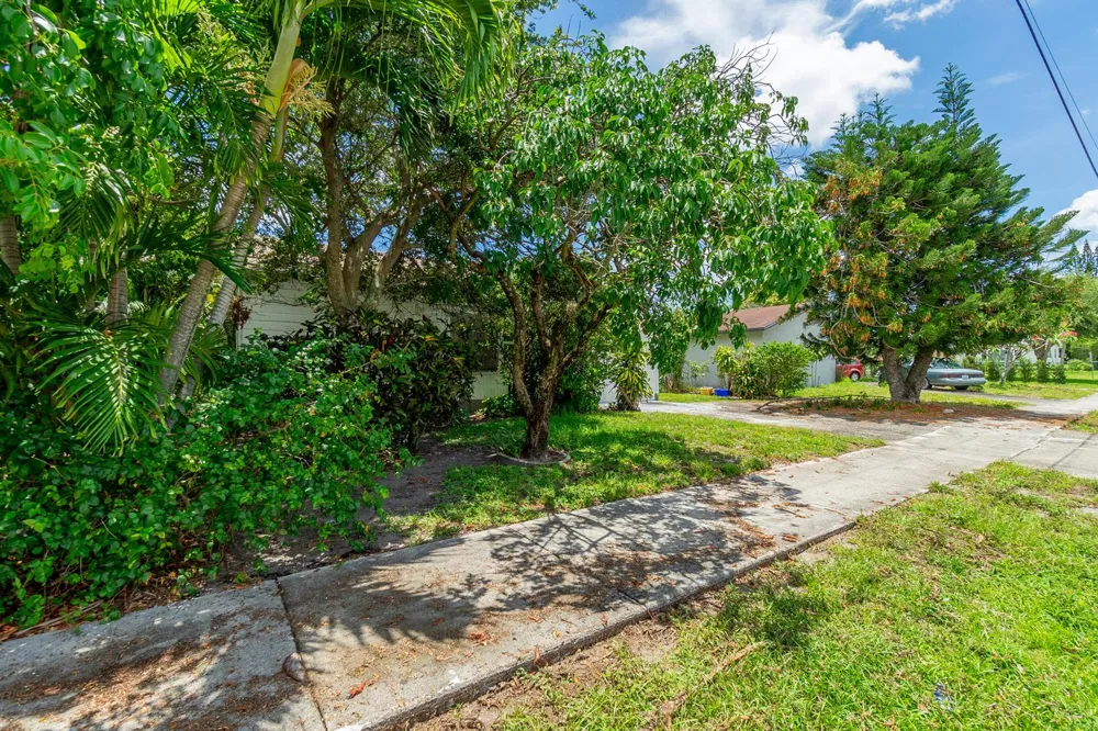 229 SW 4th Avenue Delray Beach, FL 33444