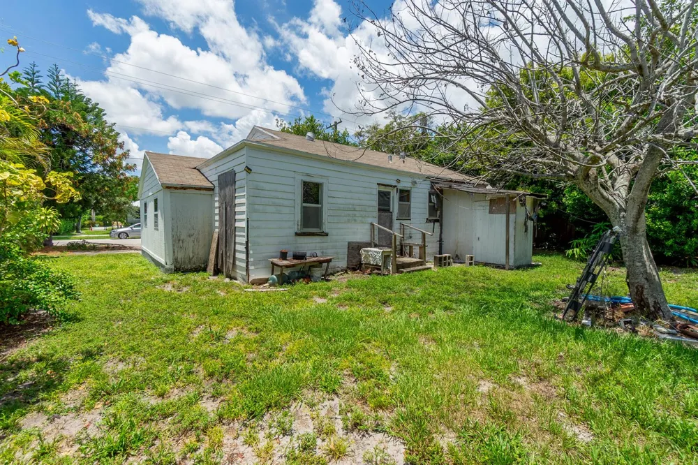 229 SW 4th Avenue Delray Beach, FL 33444