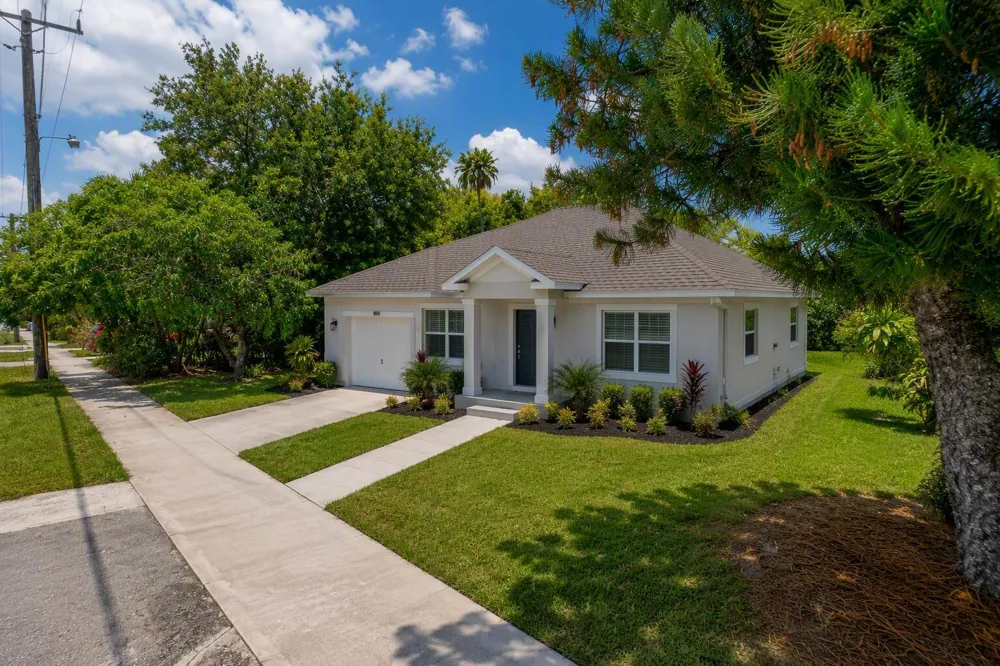 229 SW 4th Avenue Delray Beach, FL 33444