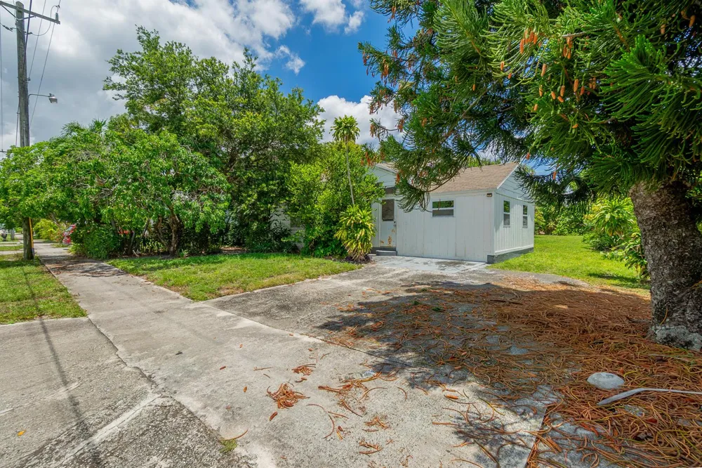 229 SW 4th Avenue Delray Beach, FL 33444