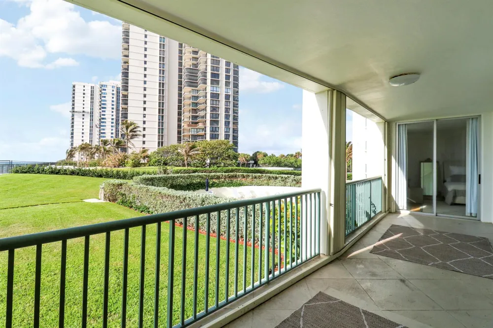 5400 Ocean Drive #1b Riviera Beach, FL 33404