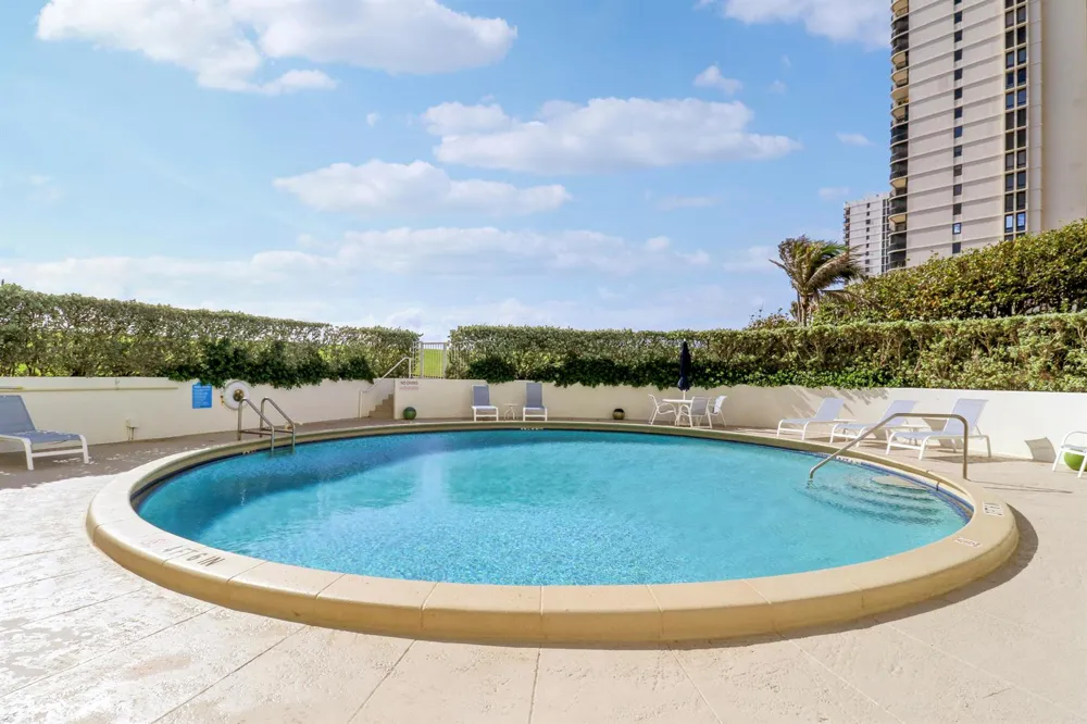 5400 Ocean Drive #1b Riviera Beach, FL 33404