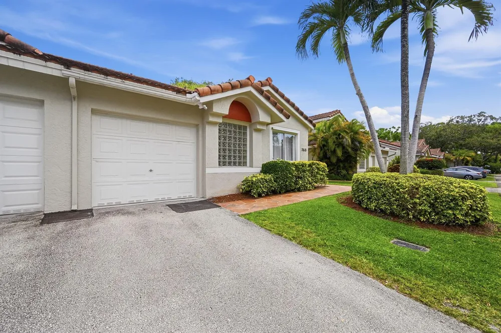 7618 S Pinewalk Dr S #132 Margate, FL 33063