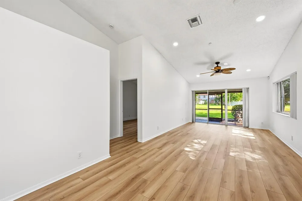 7618 S Pinewalk Dr S #132 Margate, FL 33063