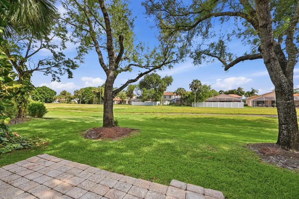 7618 S Pinewalk Dr S #132 Margate, FL 33063