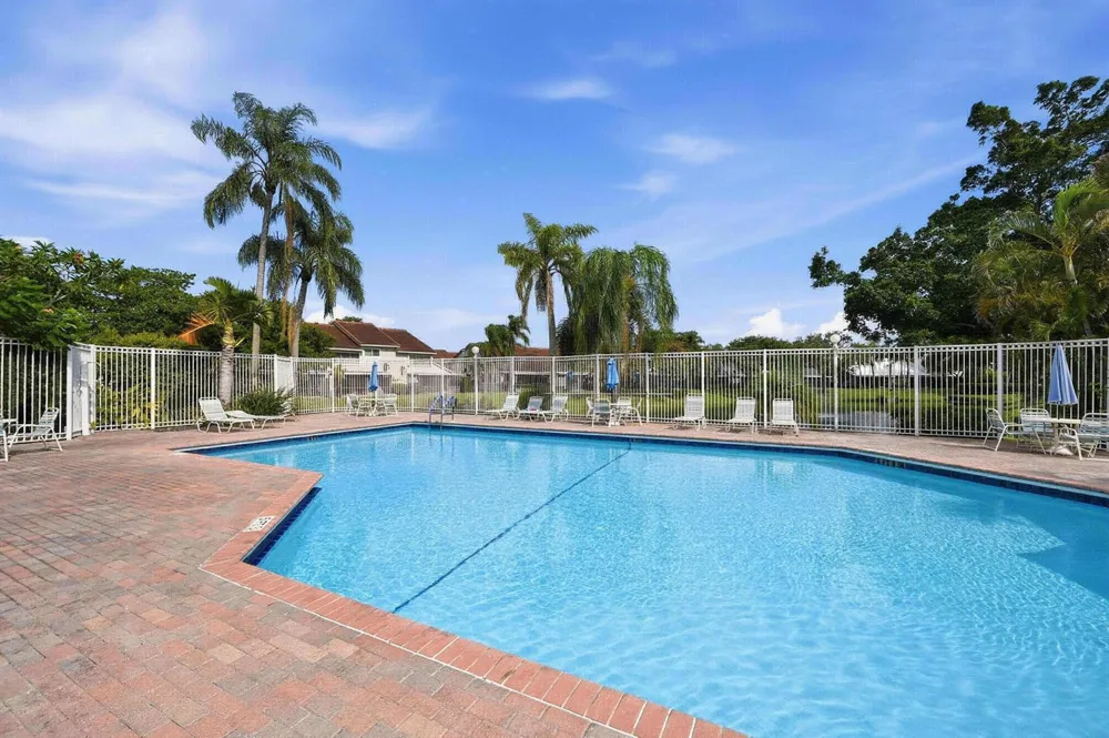 7618 S Pinewalk Dr S #132 Margate, FL 33063