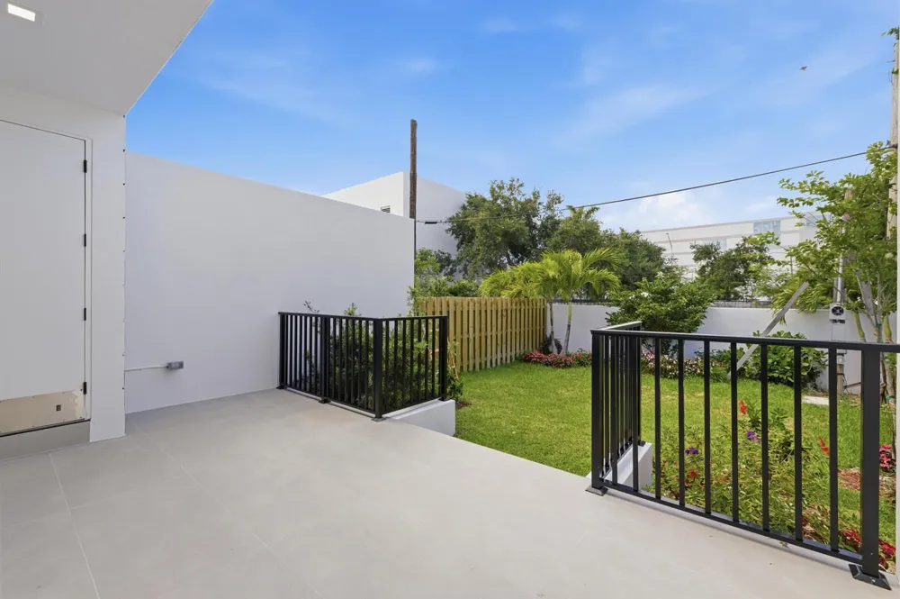 821 SW 1st Street Fort Lauderdale, FL 33312