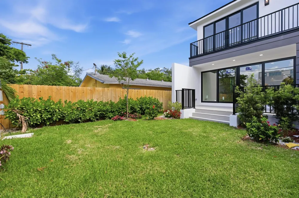 821 SW 1st Street Fort Lauderdale, FL 33312
