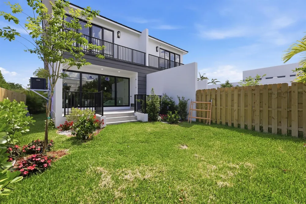 821 SW 1st Street Fort Lauderdale, FL 33312